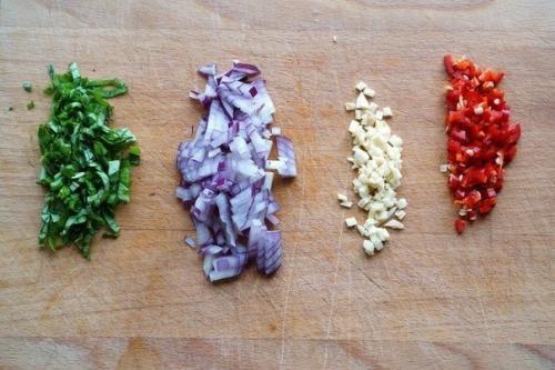 Сочный гамбургер сыра с соусом из голубого. 02