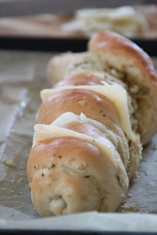 Багет с сыром и чесноком. 07