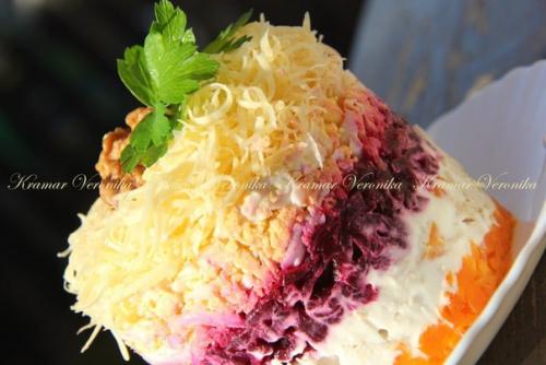 Салат с куриной грудкой.