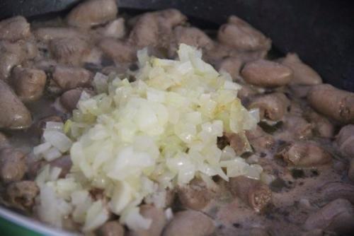 Куриные сердечки в сливочном соусе. 05 Куриные сердечки в сливочном соусе. 05