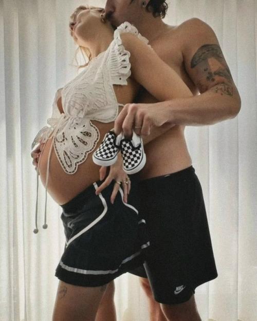 Актриса Disney Дебби Райан ждет ребенка от барабанщика группы Twenty One Pilots Джоша дана. 01