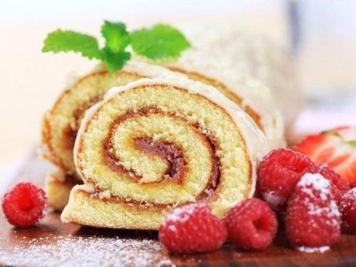 Топ - 5 рецептов вкуснейших домашних бисквитных рулетов. 02