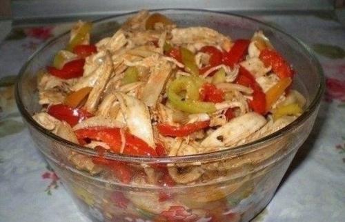 Курица Хе.  Ингредиенты:  - 1 куриная грудка.