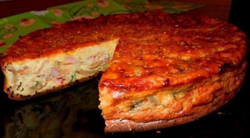 Пирог - сметанник с курицей и грибами.