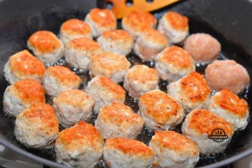 Куриные фрикадельки в ароматном томатном соусе. 06 Куриные фрикадельки в ароматном томатном соусе. 06