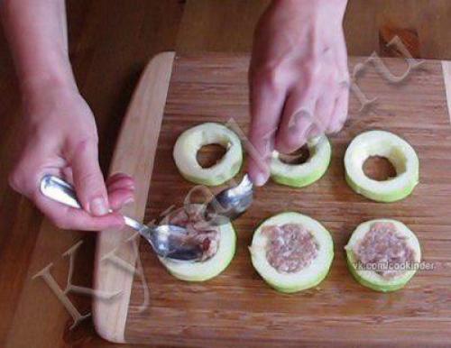 Кабачки с мясом в кляре. 03