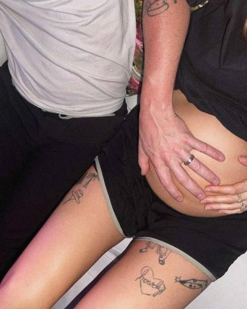 Актриса Disney Дебби Райан ждет ребенка от барабанщика группы Twenty One Pilots Джоша дана. 03