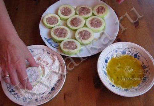 Кабачки с мясом в кляре. 01