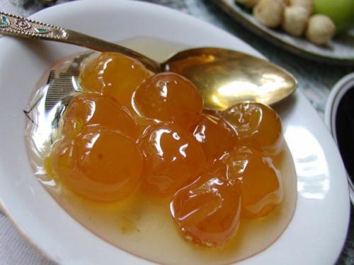 Варенье из желтых слив с косточками.