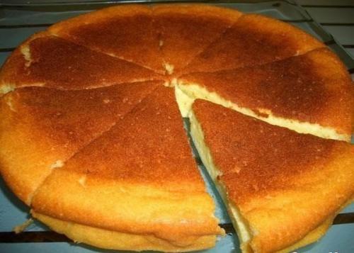 Творожная шарлотка.  Очень вкусно! 

