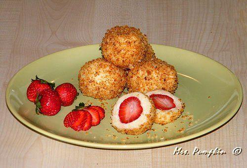 Творожные кнедлики с клубникой.