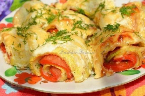 Невероятные рулетики из обжаренных кабачков, запеченные в духовке.