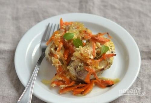 Минтай в сметане с овощами.

