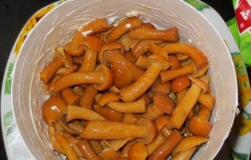 Салат с корейской морковью и грибами. 05