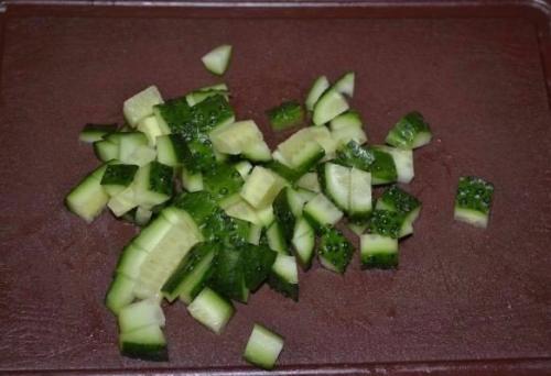Салат с курицей, овощами и кунжутом. 03