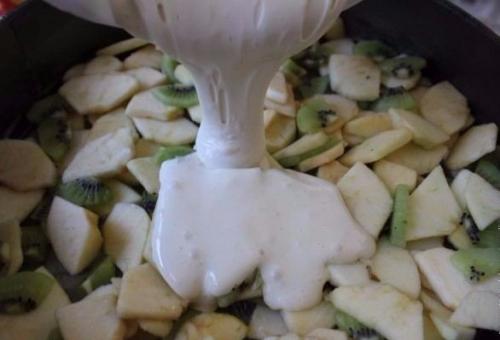 Шарлотка с яблоками и киви? 06