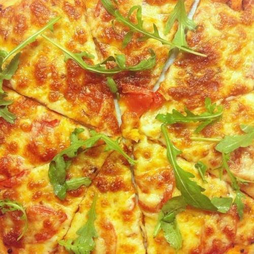 Пицца. Этот рецепт теста для пиццы, наконец, успокоил мой вкус. Пицца. Этот рецепт теста для пиццы, наконец, успокоил мой вкус.