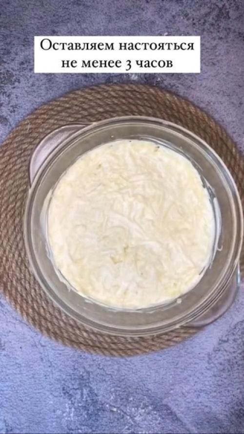 Слоеный салат с курицей и ананасом. 05