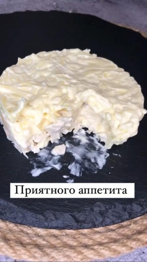 Слоеный салат с курицей и ананасом. 06