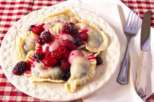 Научитесь лепить вкуснейшие сладкие вареники в мире!