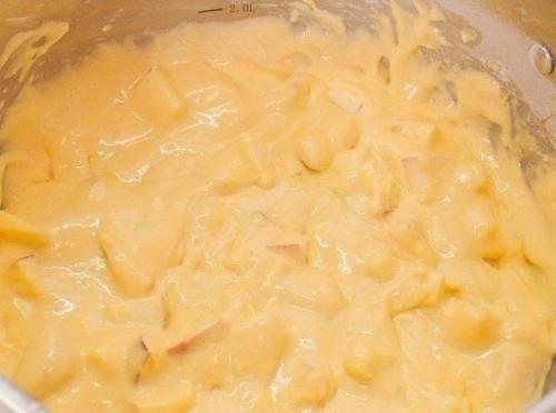 Пышная шарлотка с яблоками в мультиварке. 05