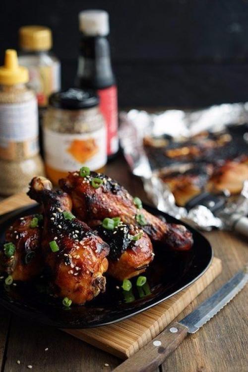 Курица в густом глянцевом соусе.