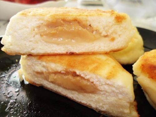 Сырники с вареной сгущенкой.