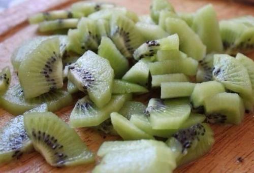 Шарлотка с яблоками и киви? 02