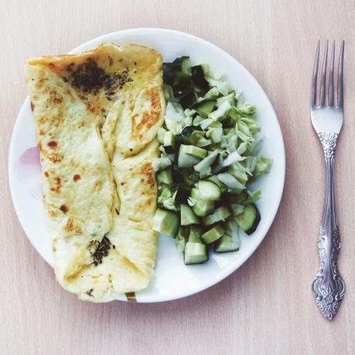 Классический французский омлет с сыром. Классический французский омлет с сыром.