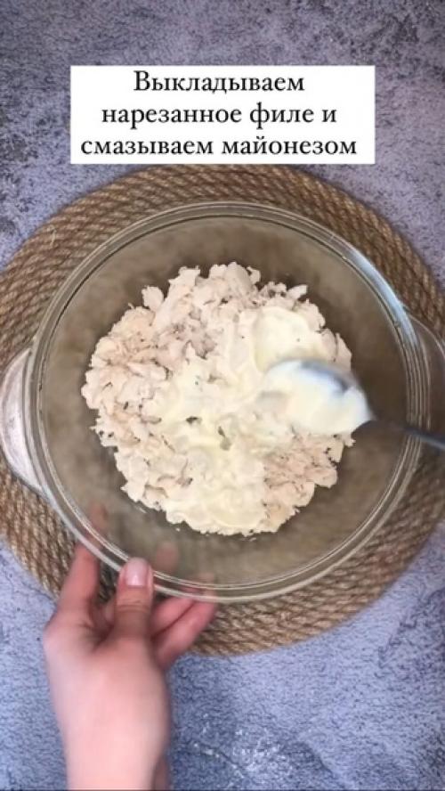 Слоеный салат с курицей и ананасом. 02