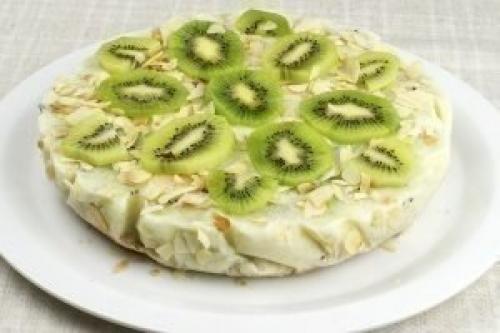Йогуртовый низкокалорийный торт с киви и бананом. 05