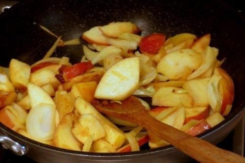 Курица с яблоками. 03