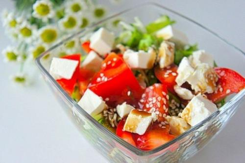 Овощной салат с сыром Фета.