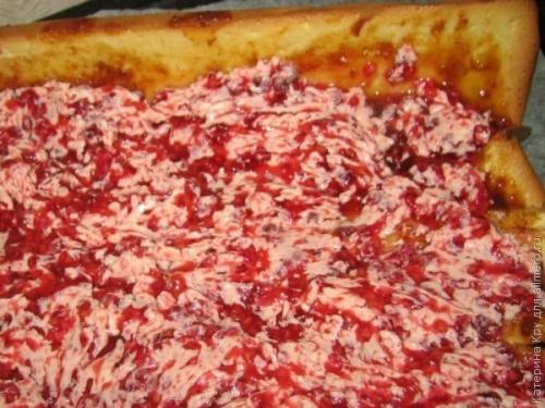 Бисквитный рулет с малиной. 06