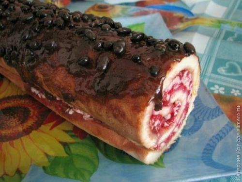 Бисквитный рулет с малиной. 08