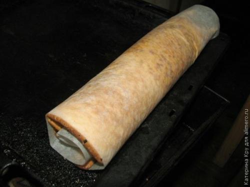 Бисквитный рулет с малиной. 04