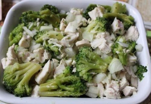 Курица с брокколи, запеченная под сливочным соусом. 05