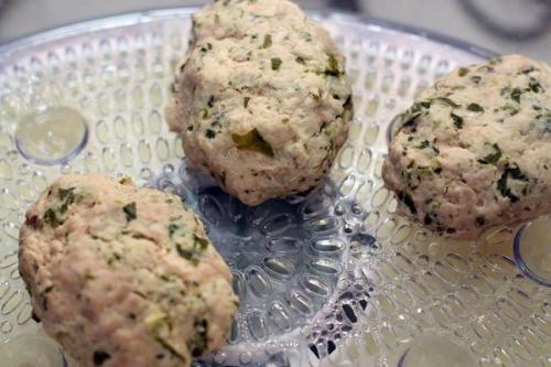 Паровые котлеты из индейки с зеленью. 05