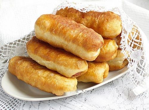 Жареные сосиски в тесте.