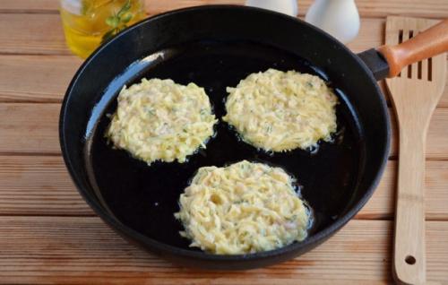 Мы готовим драники с ветчиной, сыром и зеленью. 06