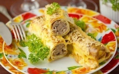 Яичные рулетики с мясной начинкой - отличный завтрак?