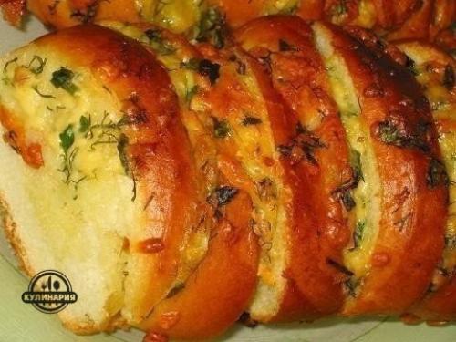 Хрустящий хлебушек пропитанный маслом, сыром и чесноком. 02 Хрустящий хлебушек пропитанный маслом, сыром и чесноком. 02