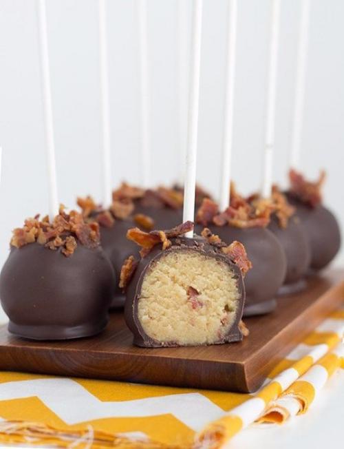 Марципан.  Ингредиенты:   Миндаль (очищенный, молотый) - 3 стакана.