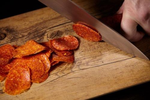 Пицца пепперони.  Ингредиенты: 04