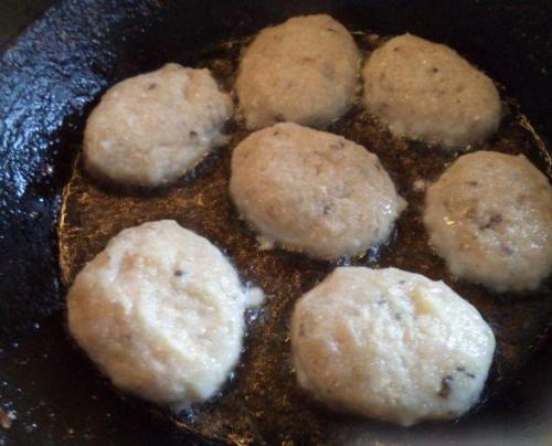 Рыбные котлеты с манкой. 05