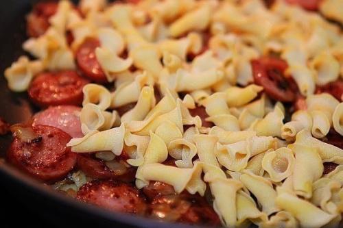 Паста с пряными колбаскими. 02