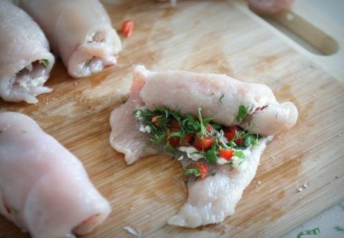 Куриные рулетики в беконе. 05