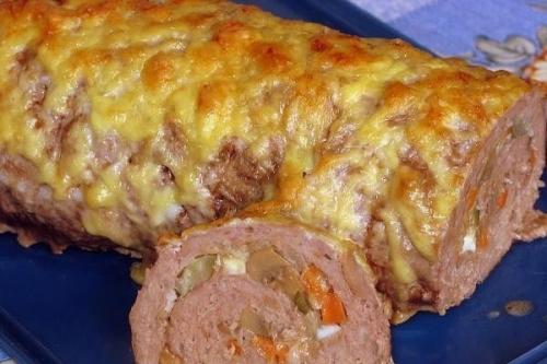 Мясной рулет  Гостей с грибамиУдиви.