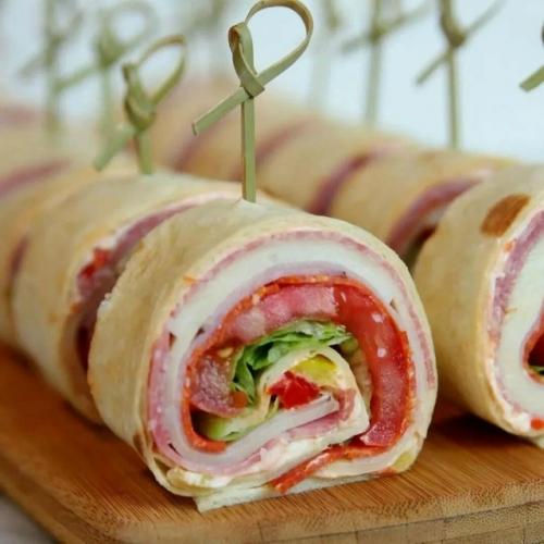 1. крабовые палочки, чеснок, яйцо, натертый сыр, зелень и майонез. 09 1. крабовые палочки, чеснок, яйцо, натертый сыр, зелень и майонез. 09