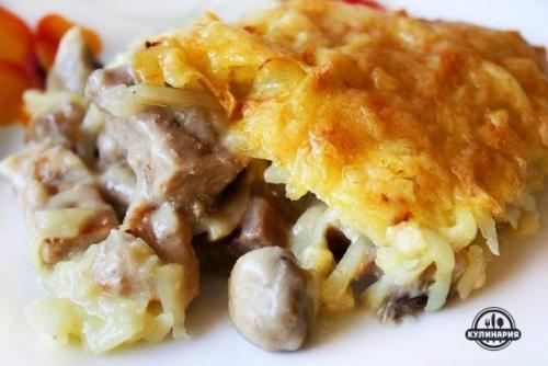 Курица с грибами под картофельной шубой.